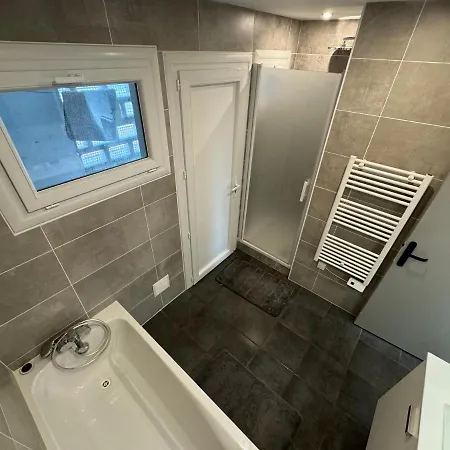 Confortable T4 Avec Balcon, Neuf Et Au Calme 아파트